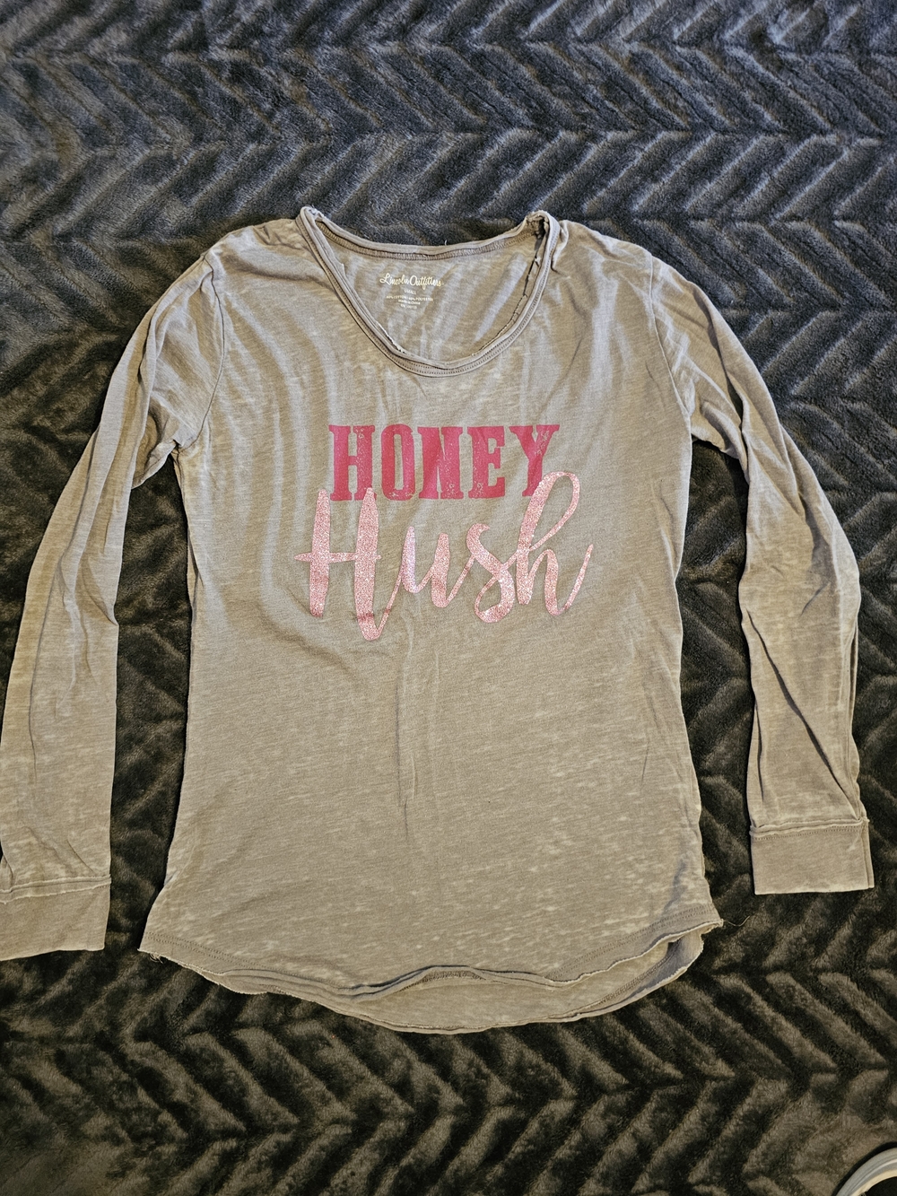 💕✨ Lincoln Outfitters “Honey Hush” Long Sleeve Tee – Small ✨💕